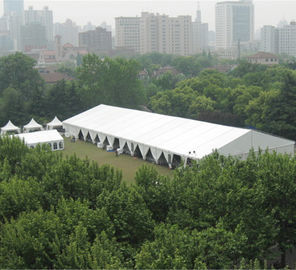 200 osób Ogromny namiot ślubny na zewnątrz Ognioodporny rozstaw dachu 18 stopni
