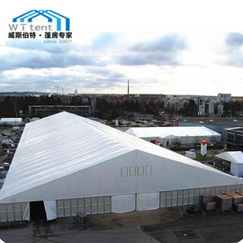 Namioty ekspozycyjne 40x60 ze ścianami z PCV Pojemność 2000 osób